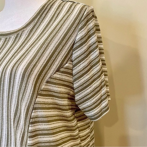 DG2 By Diane Gilman Fit and Flare Blouse Size L - Picture 2 of 9